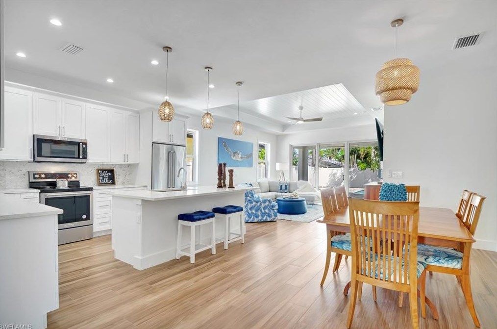 621 105 Ave, Naples FL 34108-1839 exterior