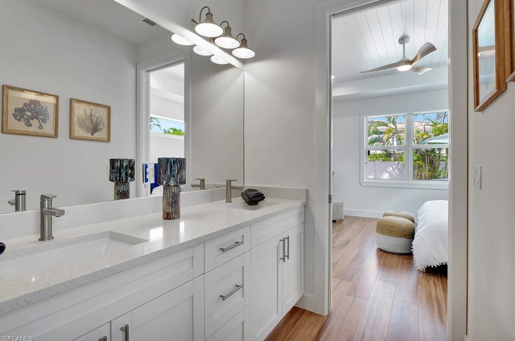 621 105 Ave, Naples FL 34108-1839 exterior