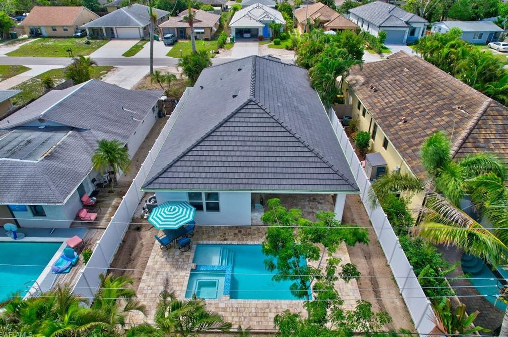 621 105 Ave, Naples FL 34108-1839 exterior