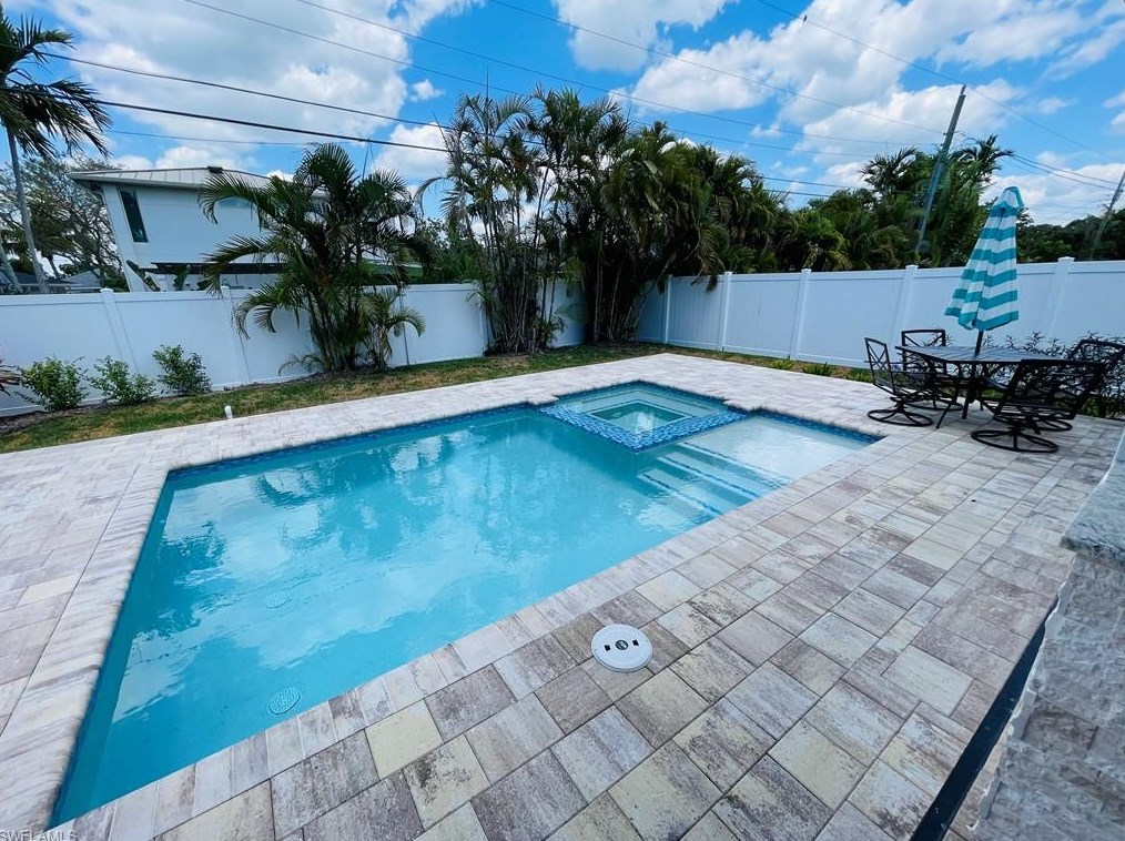 621 105 Ave, Naples FL 34108-1839 exterior