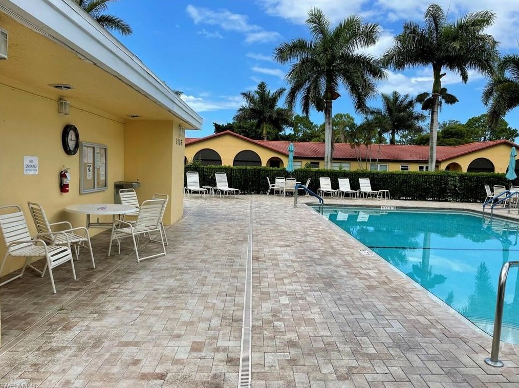 1086 Forest Lakes Dr, Naples FL  34105-2296 exterior