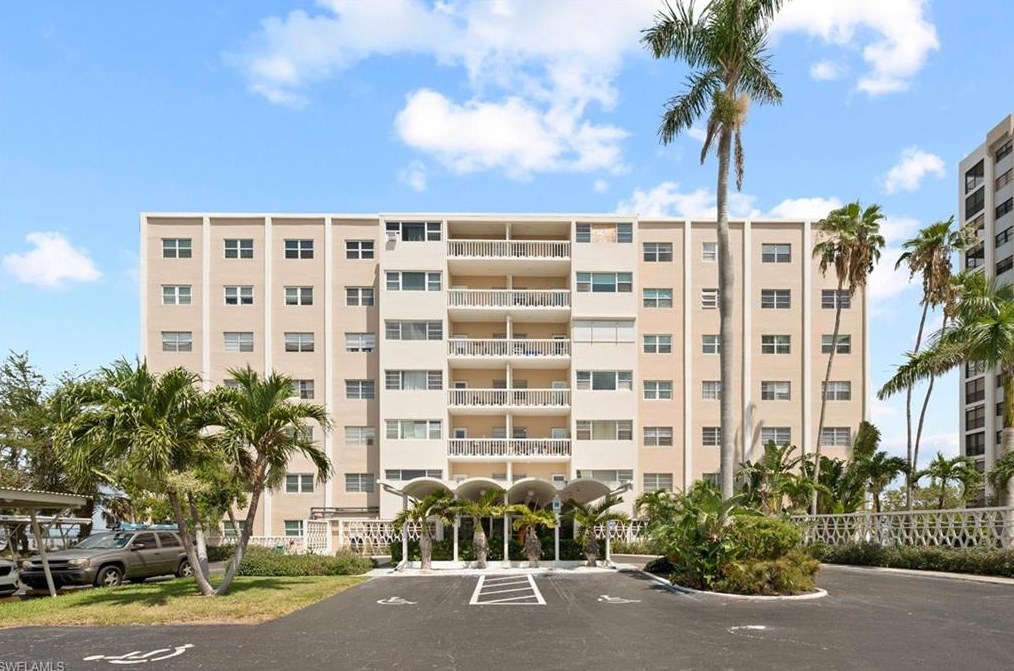 1900 Clifford St, Fort Myers FL  33901-3208 exterior