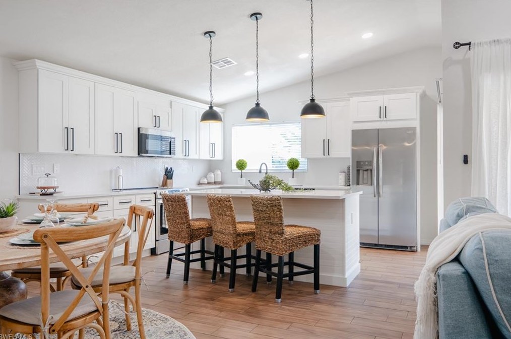 6483 Royal Woods Dr, Fort Myers FL  33908-6153 exterior