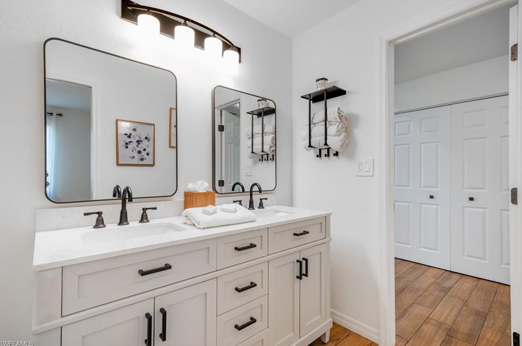 6483 Royal Woods Dr, Fort Myers FL  33908-6153 exterior