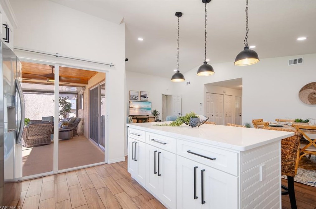 6483 Royal Woods Dr, Fort Myers FL  33908-6153 exterior