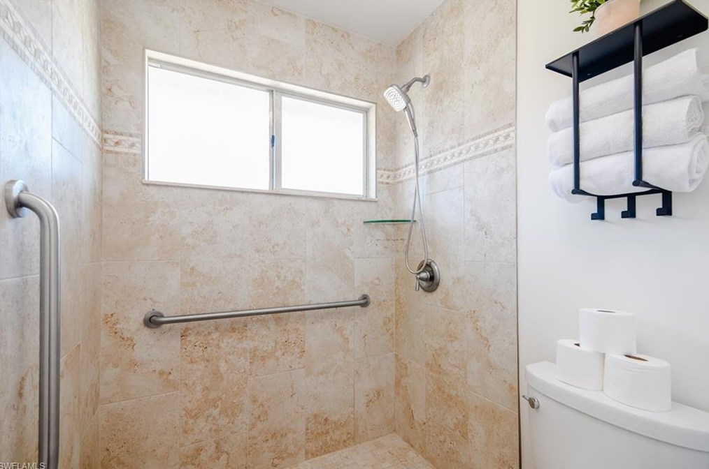 6483 Royal Woods Dr, Fort Myers FL  33908-6153 exterior