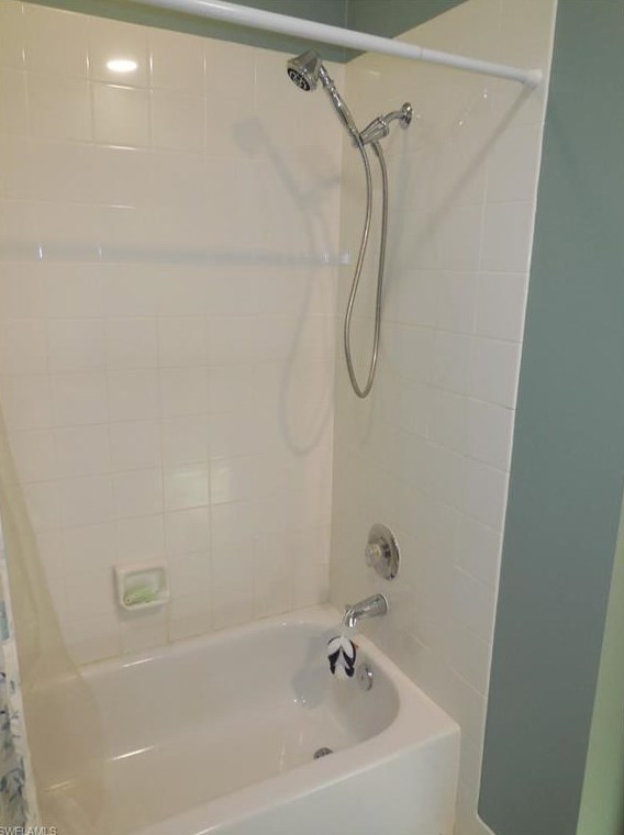 6048 Towncenter Cir, Naples FL  34119-9556 exterior