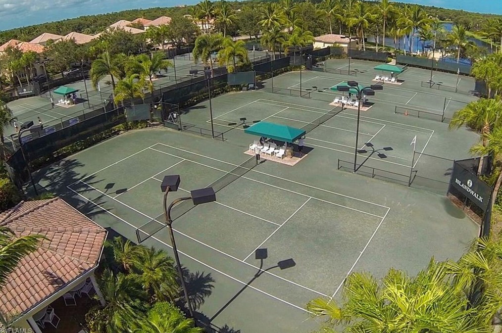 6048 Towncenter Cir, Naples FL  34119-9556 exterior