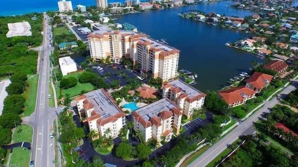 450 Launch Cir, Naples FL  34108-2355 exterior