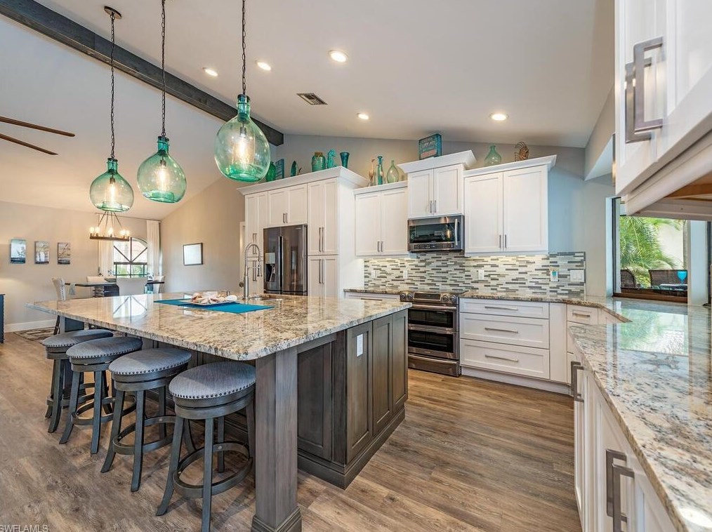 18013 Royal Tree Pkwy, Naples FL  34114-8941 exterior