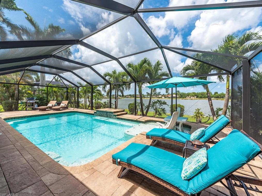 18013 Royal Tree Pkwy, Naples FL  34114-8941 exterior