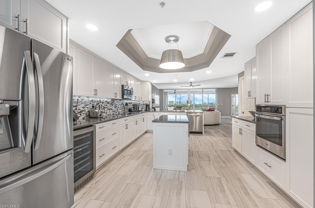 425 Dockside Dr, Naples FL  34110-3601 exterior