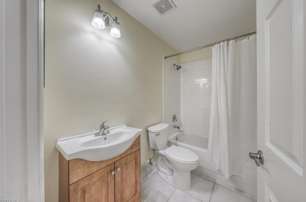 1088 Jardin Dr, Naples FL  34104-6613 exterior