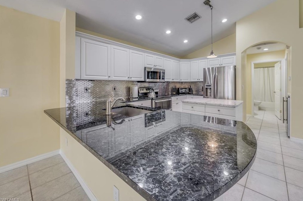 1088 Jardin Dr, Naples FL  34104-6613 exterior