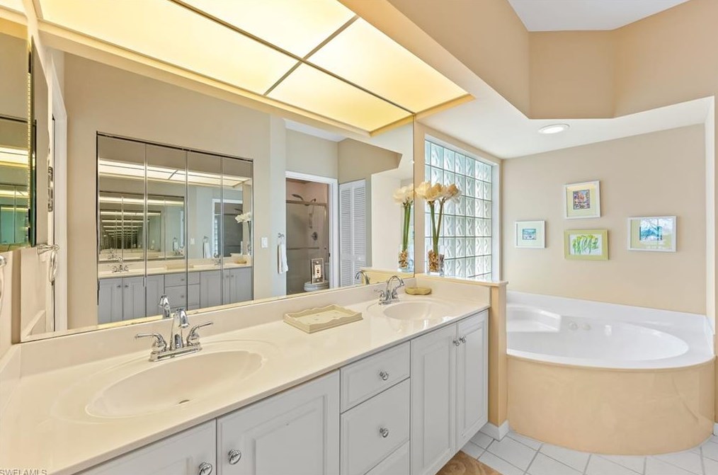 27197 Oakwood Lake Dr, Bonita Springs FL  34134-2606 exterior