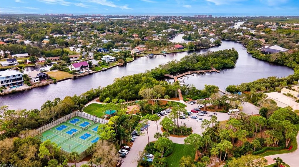 27197 Oakwood Lake Dr, Bonita Springs FL  34134-2606 exterior