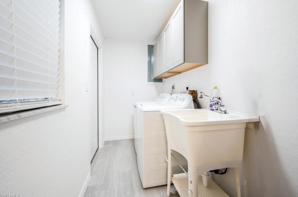 27208 Rio Vista Cir, Bonita Springs FL  34135-4729 exterior