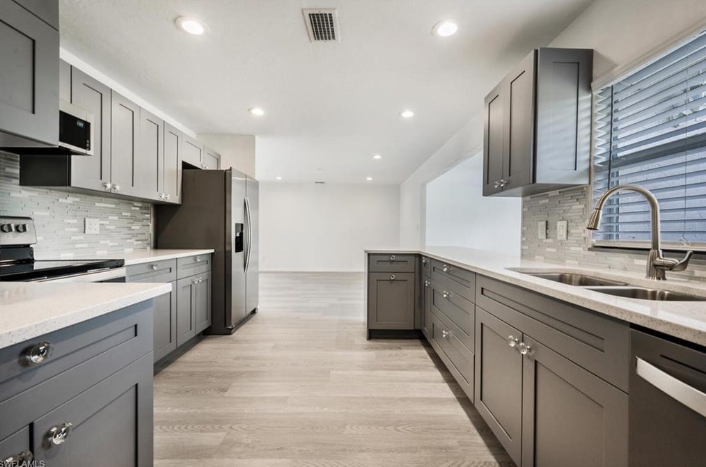 27208 Rio Vista Cir, Bonita Springs FL  34135-4729 exterior