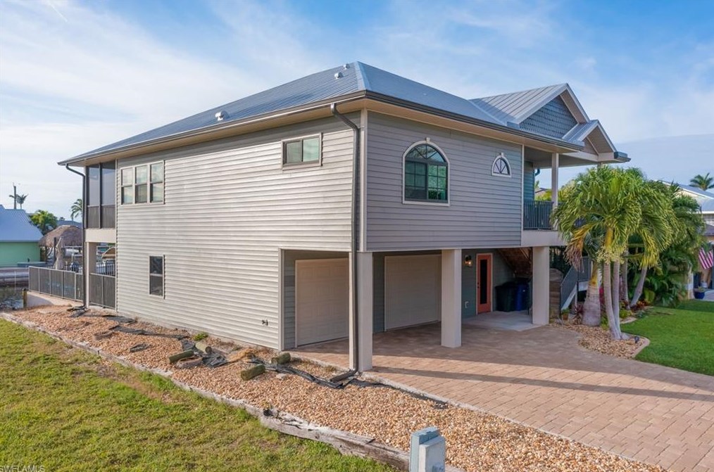 2383 Sycamore St, Saint James City FL  33956-2067 exterior