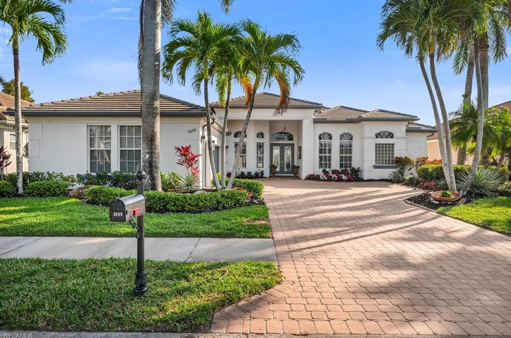 5059 Cerromar Dr, Naples FL  34112-7922 exterior