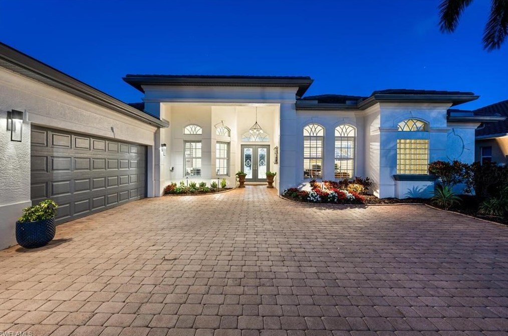 5059 Cerromar Dr, Naples FL  34112-7922 exterior