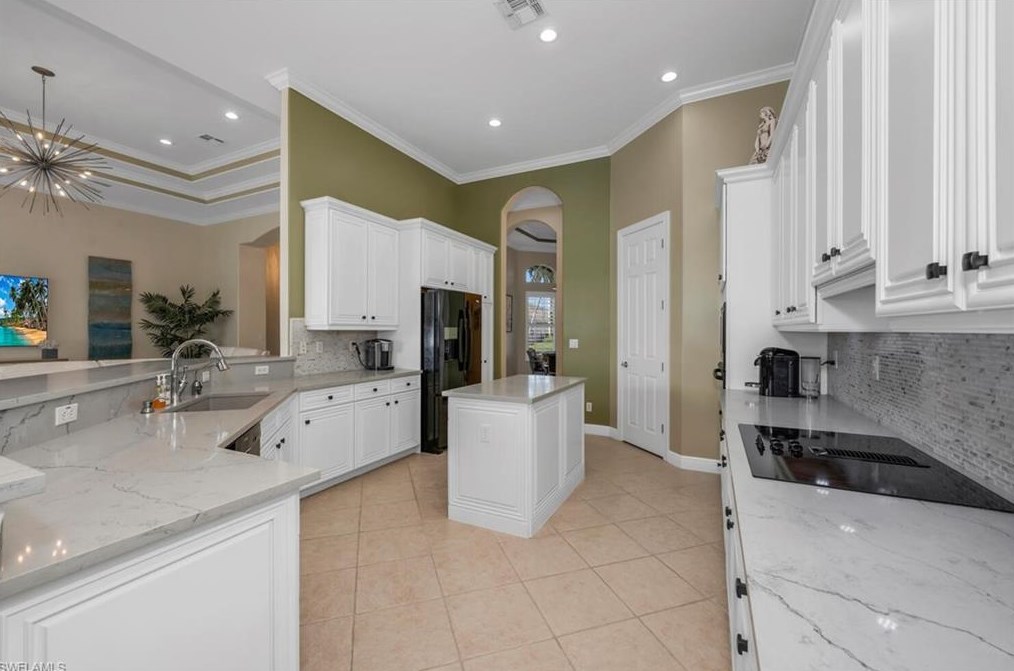 5059 Cerromar Dr, Naples FL  34112-7922 exterior
