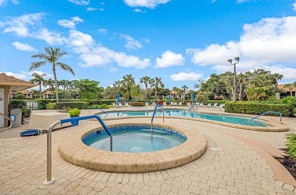 545 Lake Louise Cir, Naples FL 34110-8016 exterior