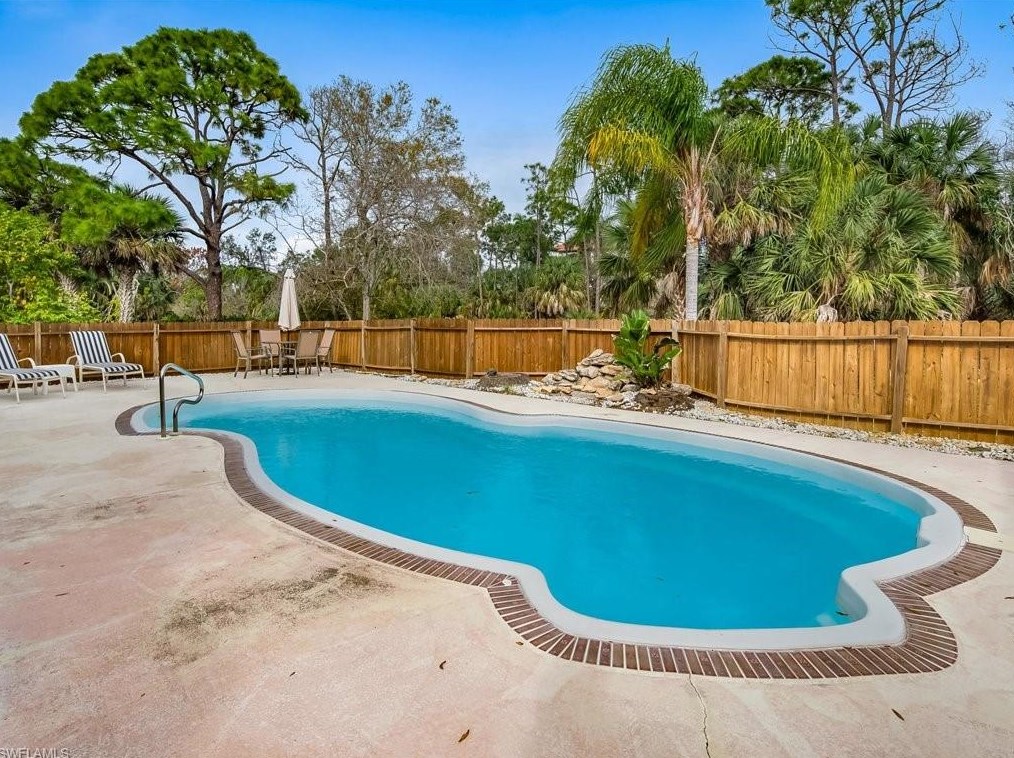 4724 Pembrooke Ln, Bonita Springs FL  34134-7109 exterior