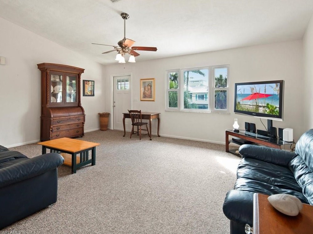 4724 Pembrooke Ln, Bonita Springs FL  34134-7109 exterior