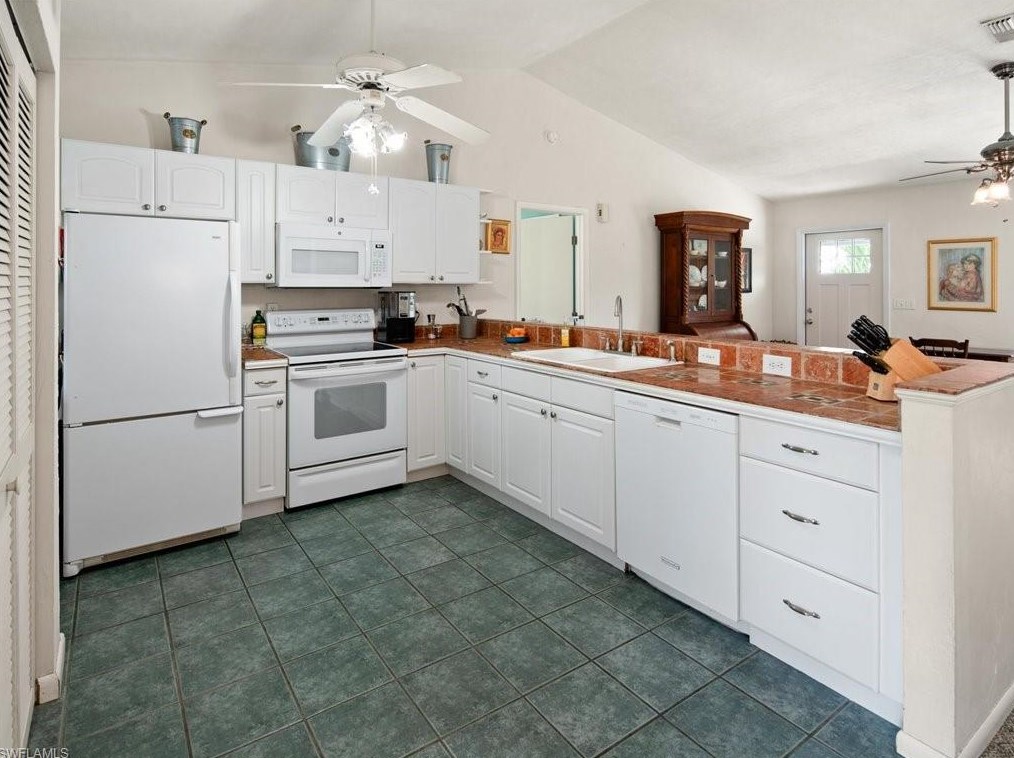 4724 Pembrooke Ln, Bonita Springs FL  34134-7109 exterior