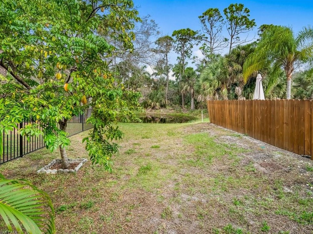 4724 Pembrooke Ln, Bonita Springs FL  34134-7109 exterior