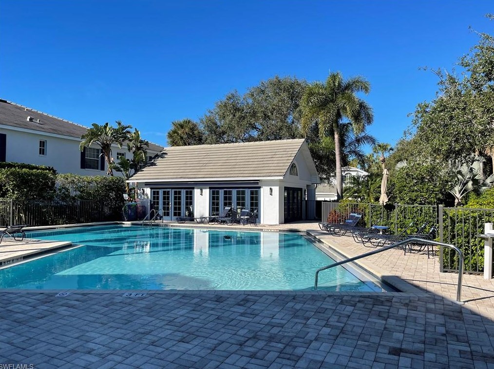 7046 Barrington Cir, Naples FL 34108-7557 exterior