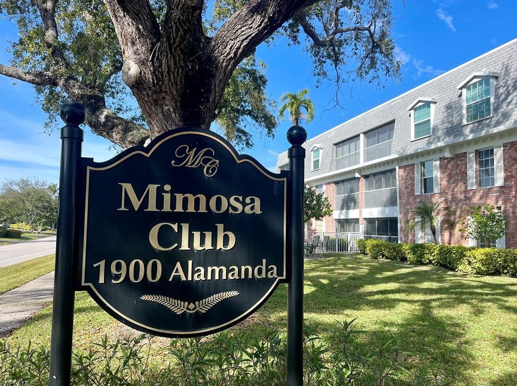 1900 Alamanda Dr, Naples FL  34102-5007 exterior