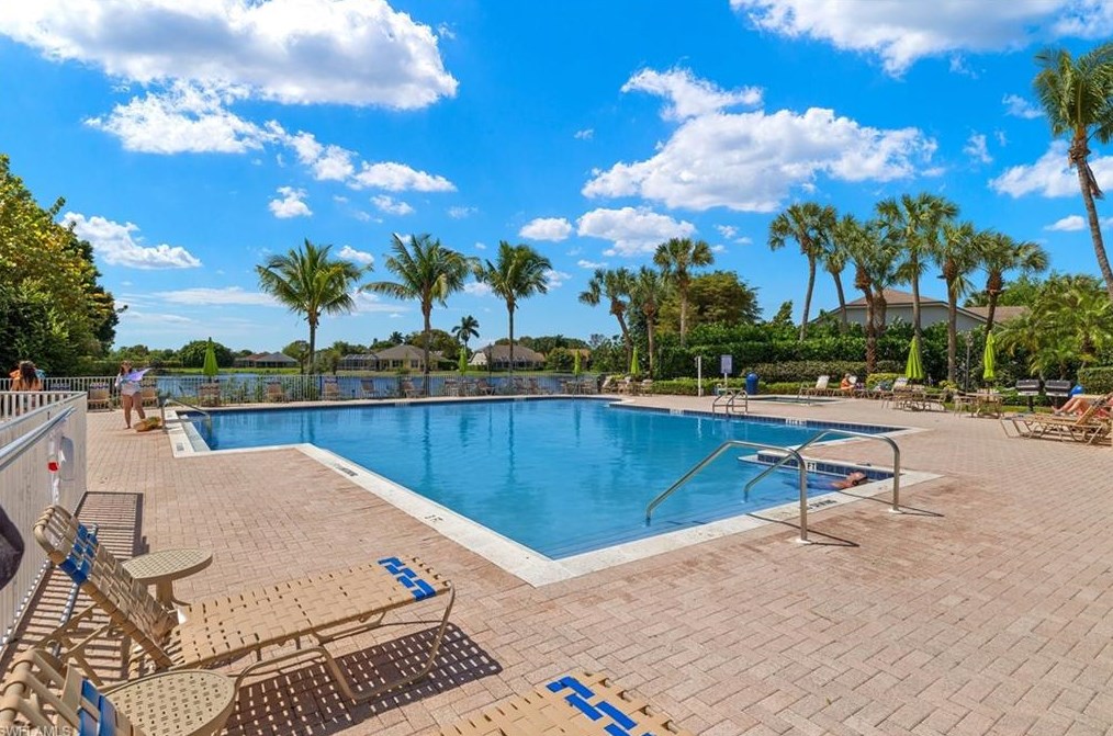 7709 Gardner Dr, Naples FL 34109-0625 exterior