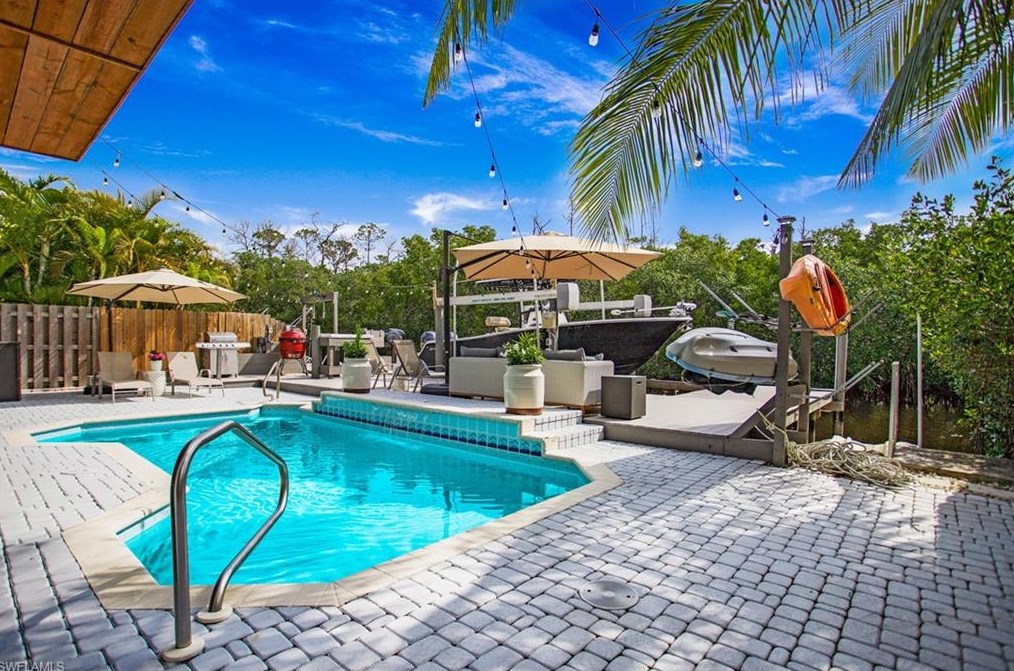 1300 Grand Canal Dr, Naples FL  34110-1522 exterior