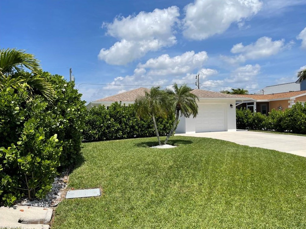 575 91 Ave, Naples FL 34108-2422 exterior