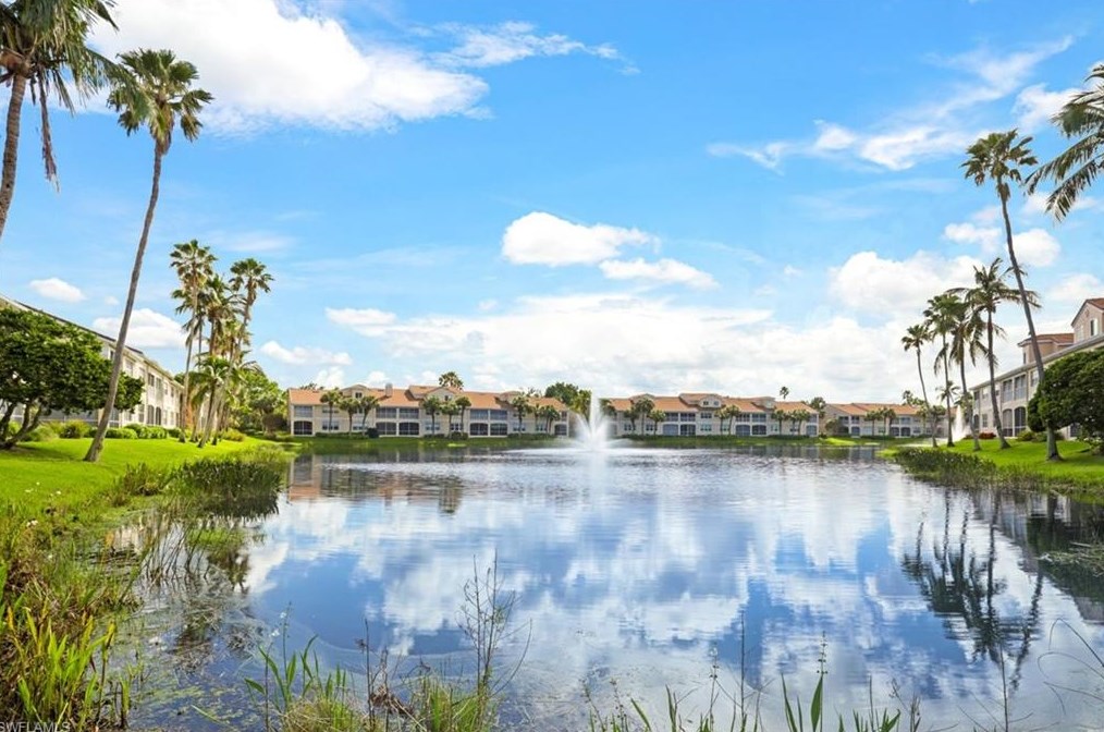 8385 Excalibur Cir, Naples FL  34108-7724 exterior