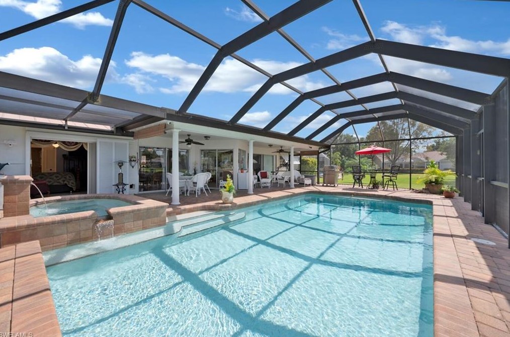 556 Landmark Dr, Naples FL 34112-5248 exterior