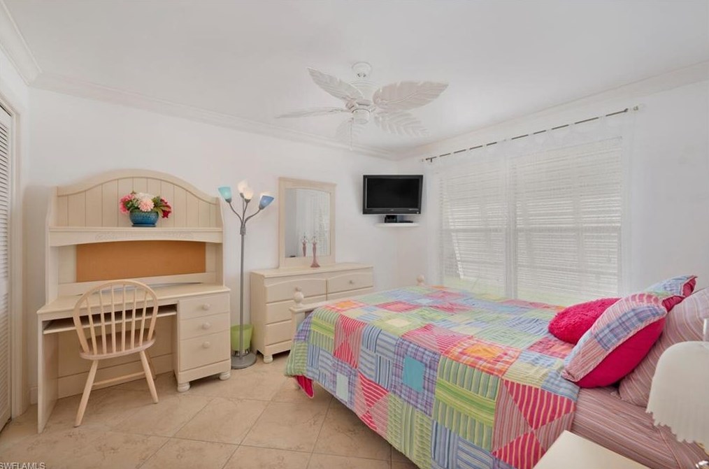 556 Landmark Dr, Naples FL 34112-5248 exterior