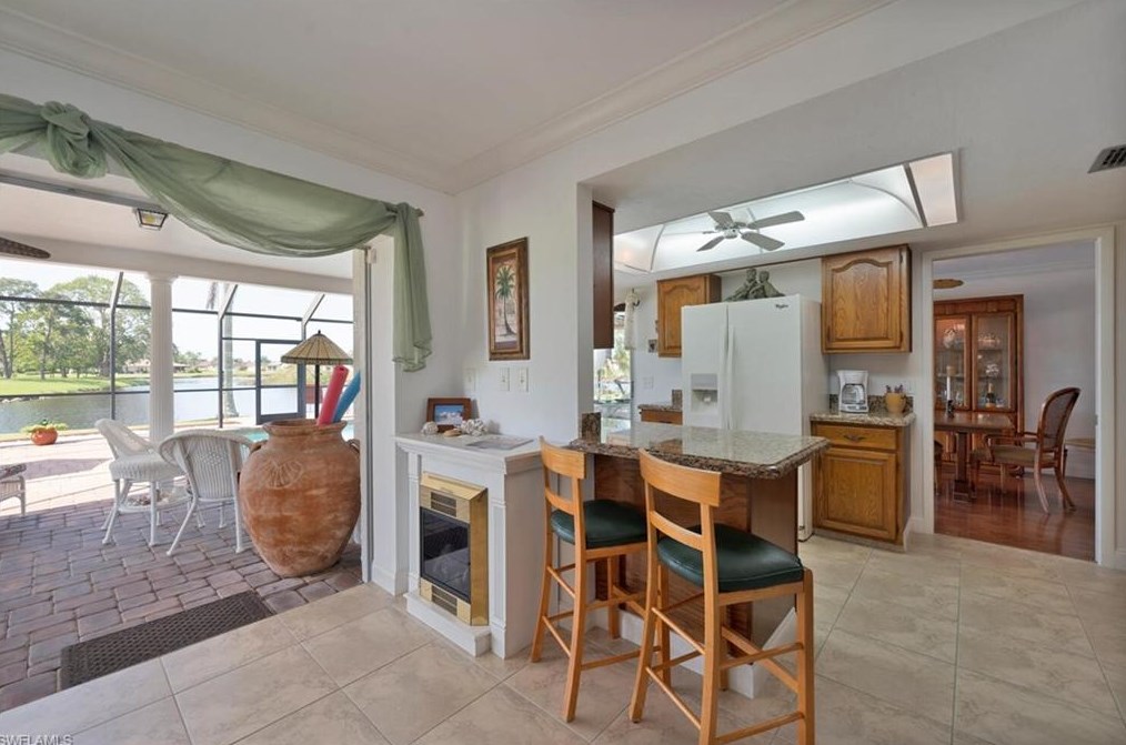 556 Landmark Dr, Naples FL 34112-5248 exterior