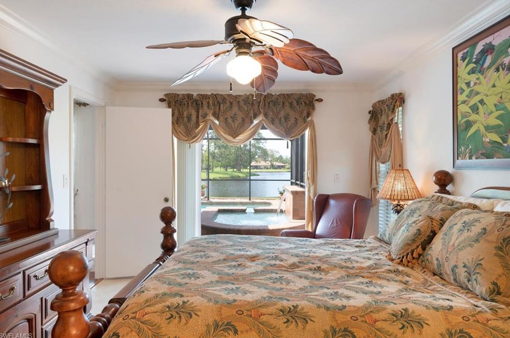 556 Landmark Dr, Naples FL 34112-5248 exterior