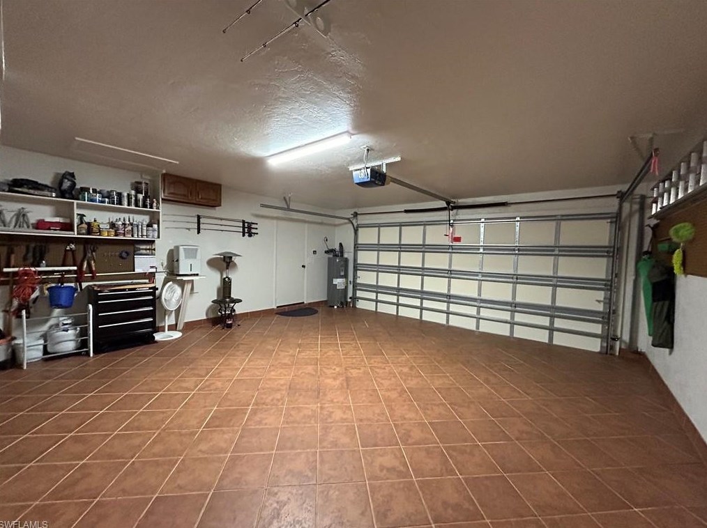 556 Landmark Dr, Naples FL 34112-5248 exterior