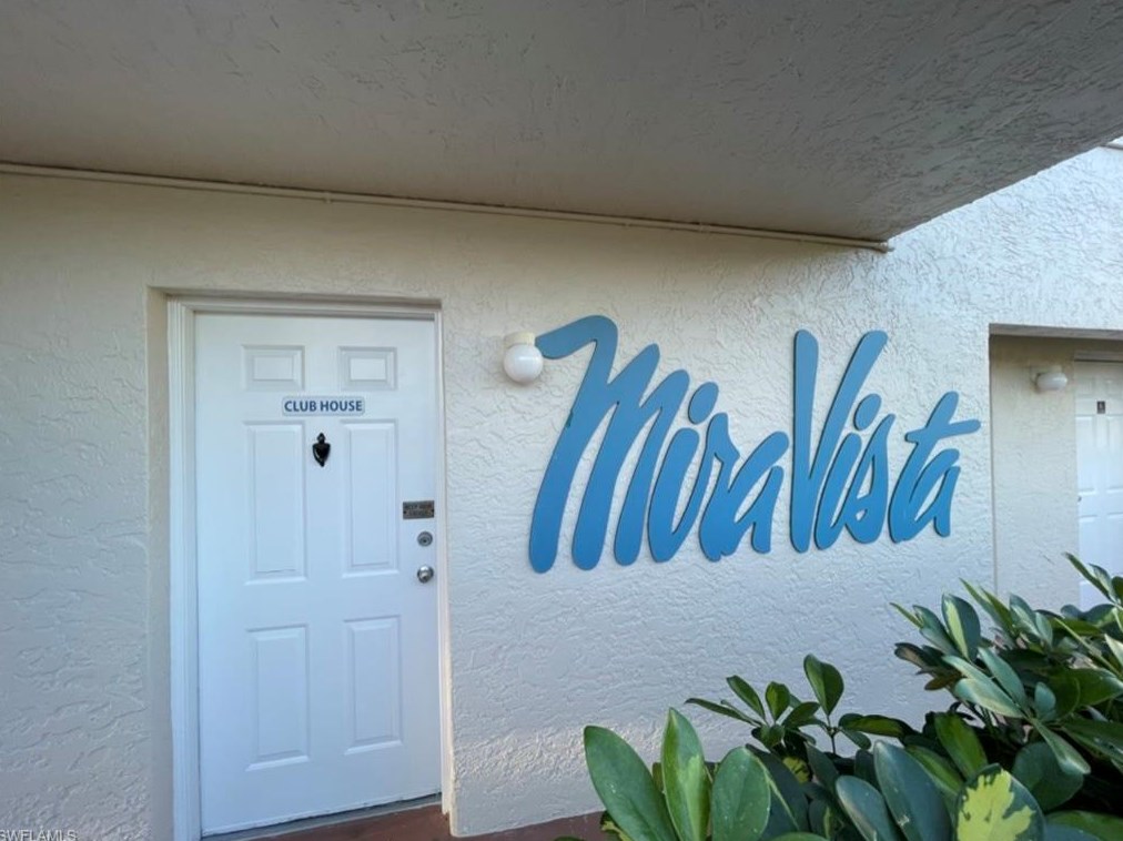 481 Quail Forest Blvd, Naples FL  34105-5569 exterior