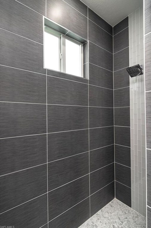 682 105 Ave, Naples FL 34108-1837 exterior