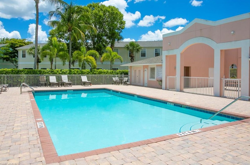 3255 Tamara Dr, Naples FL  34109-3894 exterior