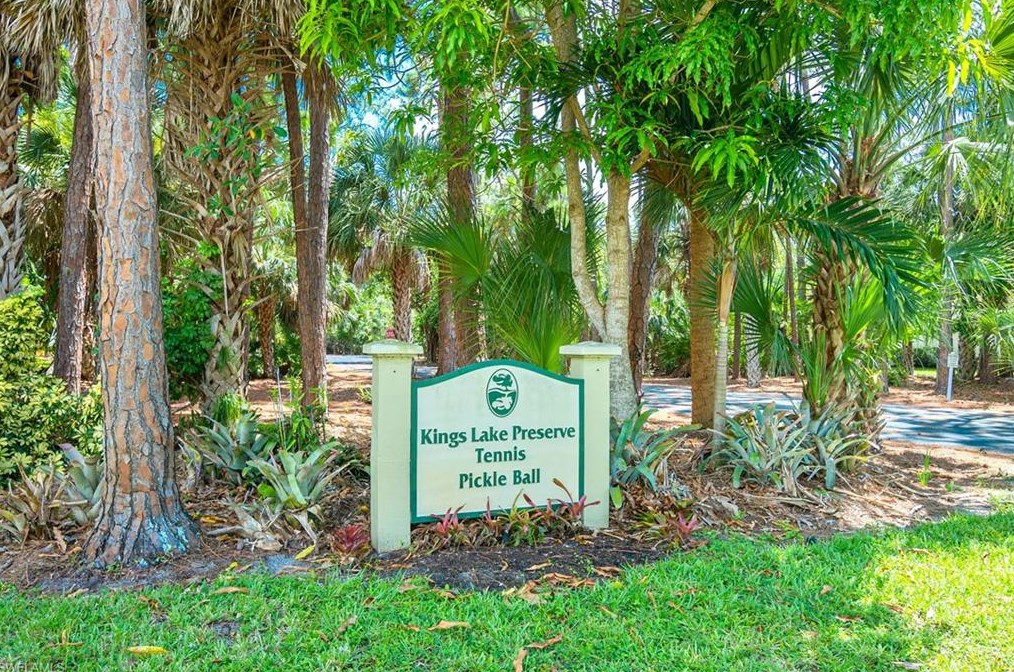 1865 Courtyard Way, Naples FL  34112-9310 exterior
