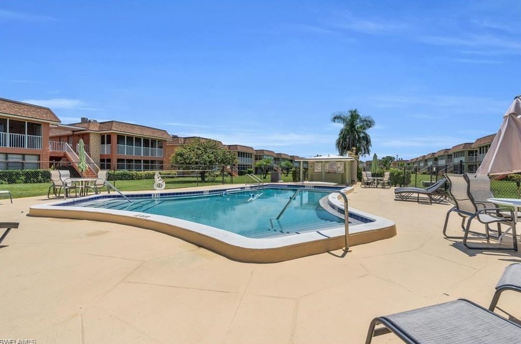 1400 Pompei Ln, Naples FL  34103-8914 exterior