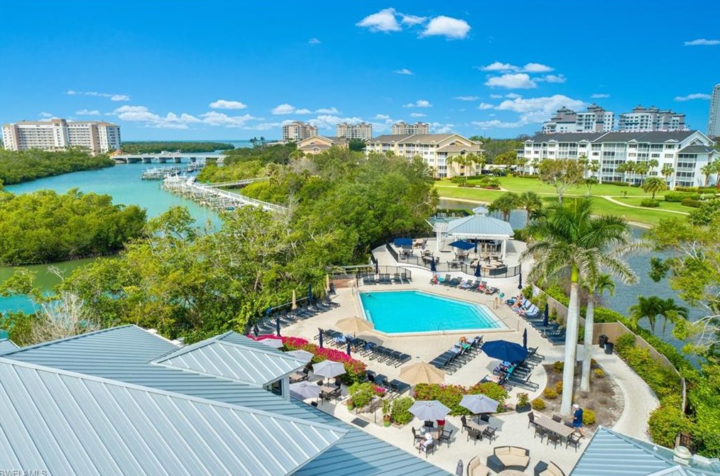 360 Horse Creek Dr, Naples FL 34110-6000 exterior