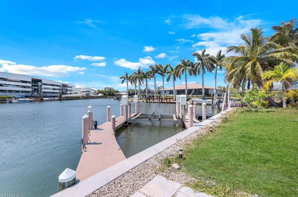 748 Rose Ct, Marco Island FL  34145-2523 exterior