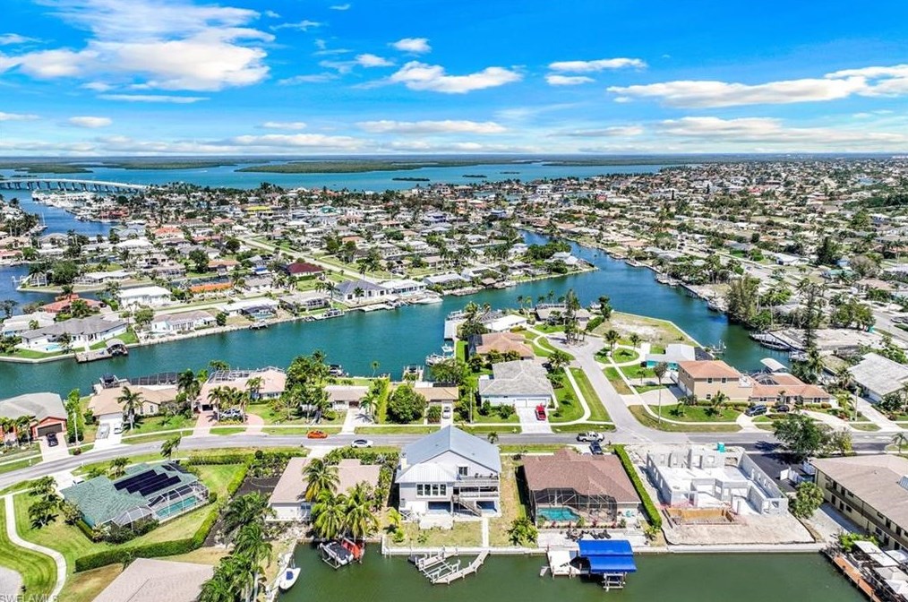 748 Rose Ct, Marco Island FL  34145-2523 exterior